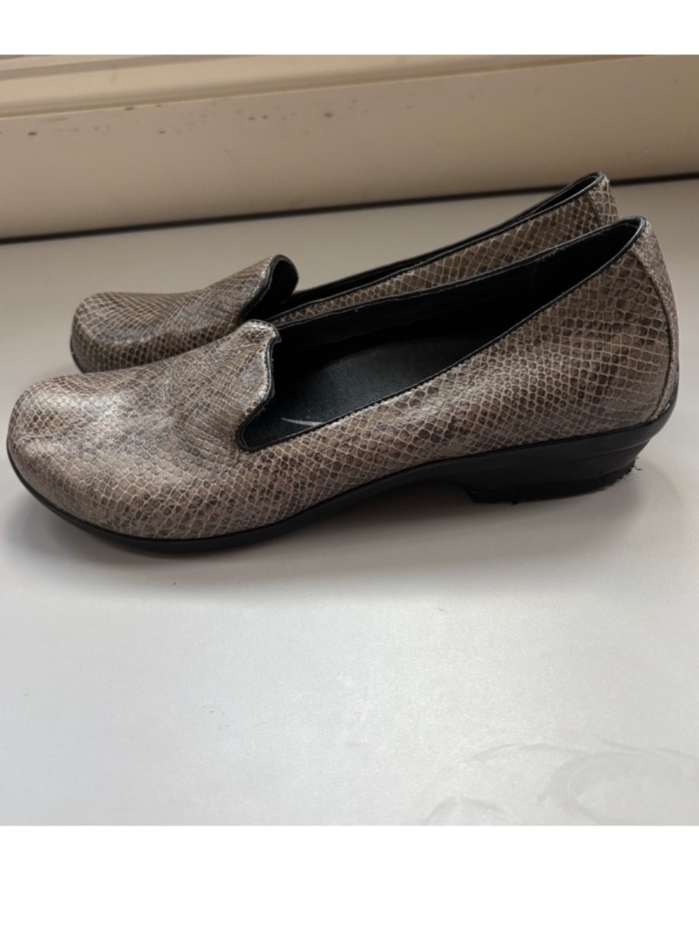 Dansko Snake Print Olivia Loafer Size 38 US 7.5/8 Snakeskin Leather Animal Print